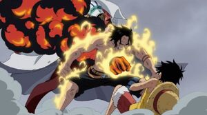 Ace se sacrifica para salvar a Luffy